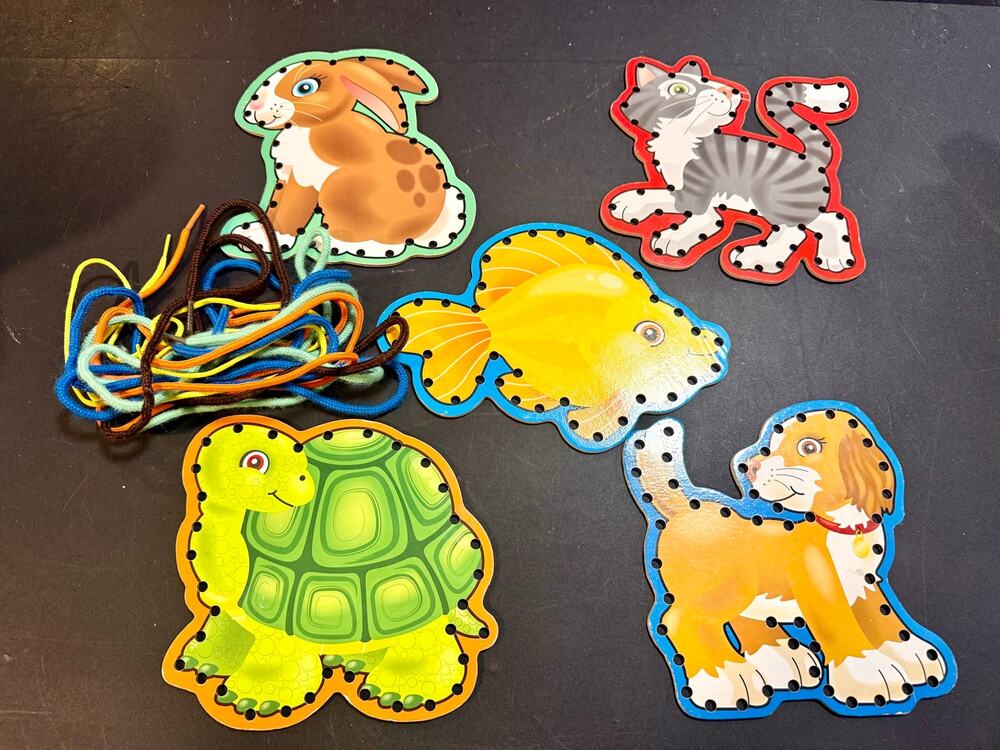 Melissa & Doug trace & lace animal lacers set 1